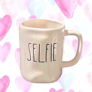 NWT RAE DUNN “SELFIE” TALL MUG